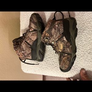 Youth 13 RealTree Extra camo hunting boots.